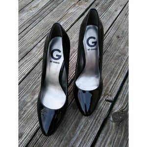 Guess black platform pumps!